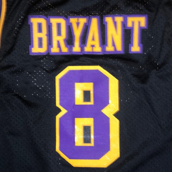 Kobe Bryant Nike Alternate Lakers Jersey XL (Boy) - Picture 4 of 9